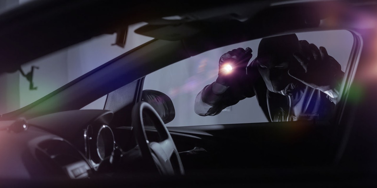 Car robber with flashlight 