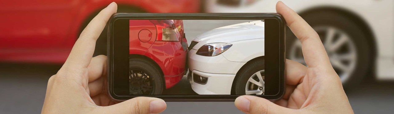  Taking a photo of a car accident