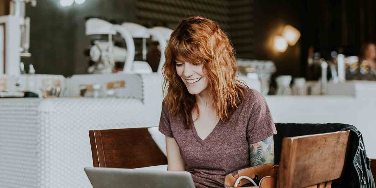  smiling woman working on the laptop