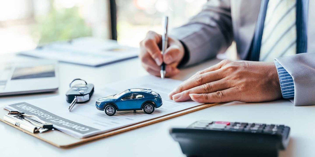 signing car purchase contract