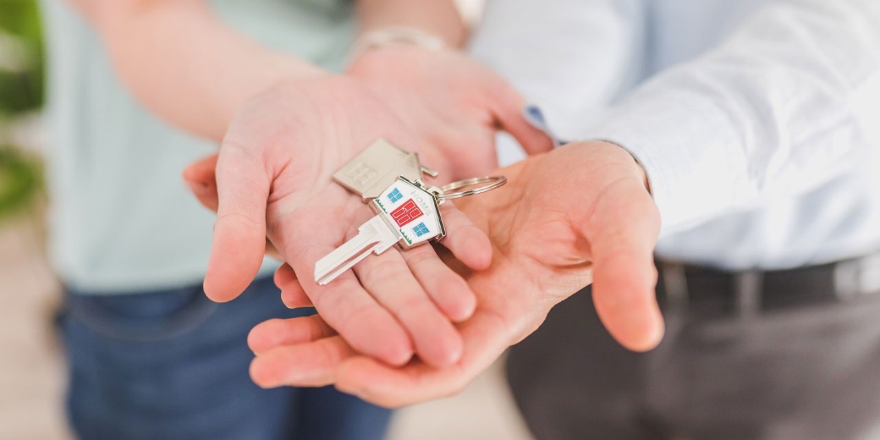  new home key on hands