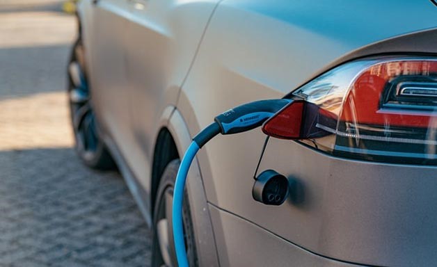 Top 7 Reasons to Drive an Electric Car